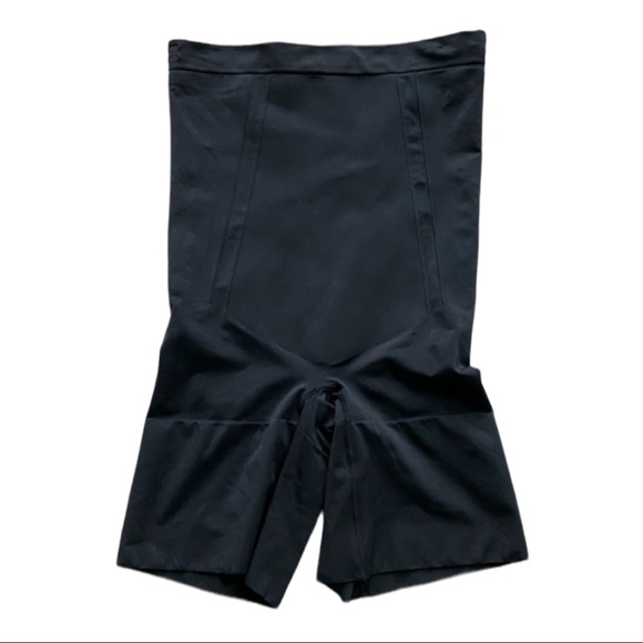 Spanx High-Waisted Mid-Thigh Shorts Black Size Medium - Picture 2 of 4